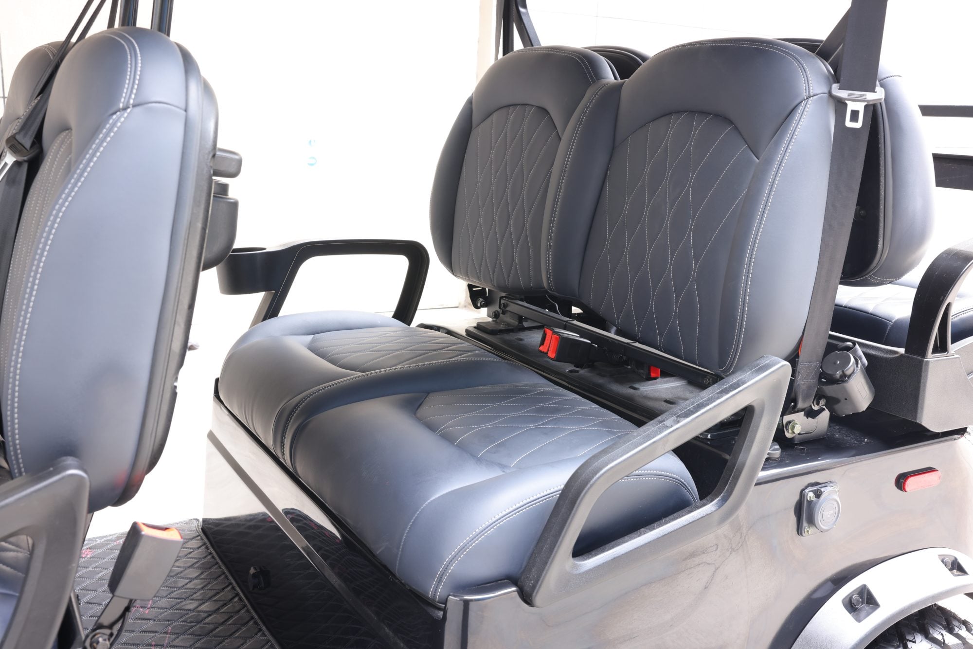 TEKO EV TROPHY PLUS TWO FORWARD FACING SEATS AND TWO REAR FACING SEATS