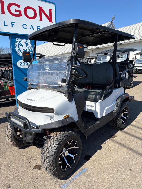 Denago® Nomad Xl White in Hatfield, PA