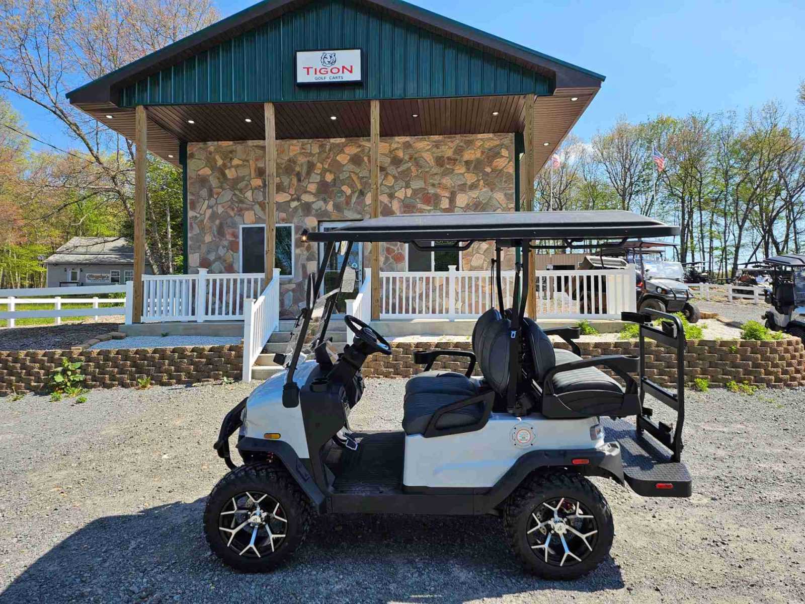 Denago® Nomad Xl White in Long Pond, PA